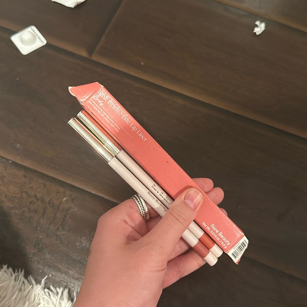 Lip liner